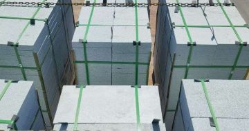 石家庄 芝麻白花岗岩5公分地铺石 花岗岩厂家工厂装车日常