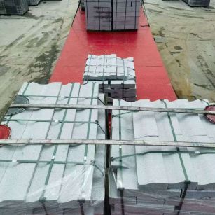 石家庄 芝麻白仿形加直形路沿石出货日常