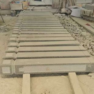 石家庄 芝麻白异形加工雕刻-栏杆大柱，方柱