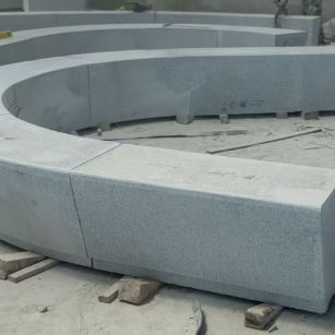 石家庄 芝麻白花岗岩光面弧形坐凳