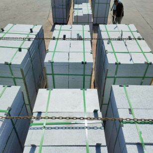 石家庄 芝麻白花岗岩5公分地铺石 花岗岩厂家工厂装车日常