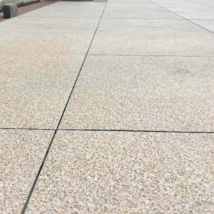 石家庄 黄金麻花岗岩石板材荔枝面地面铺装效果