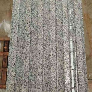 石家庄 芝麻白花岗岩荔枝面雕刻盲道，盲条