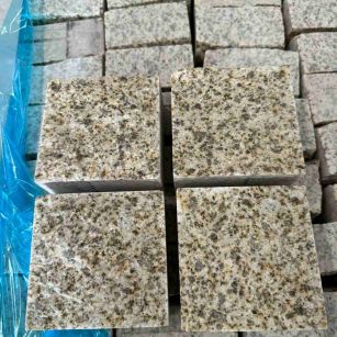 石家庄 黄金麻花岗岩自然面小方块，弹石，马蹄石等