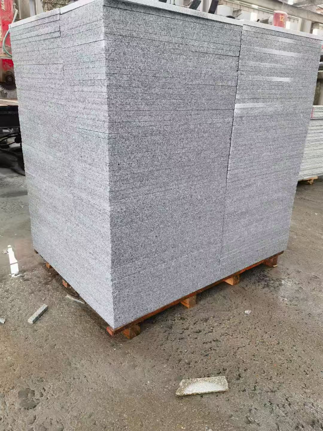 石家庄 芝麻白火烧面1.8厚300*600地铺石，尺寸标准，厚薄均匀