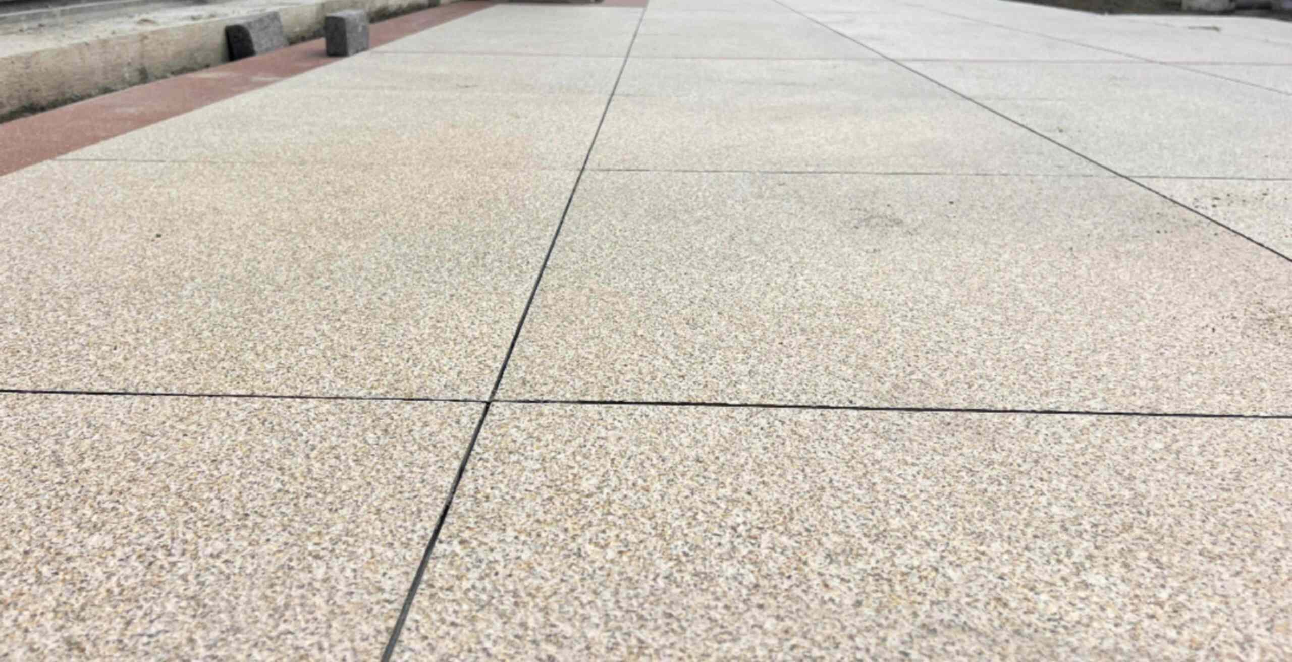 石家庄 黄金麻花岗岩石板材荔枝面地面铺装效果