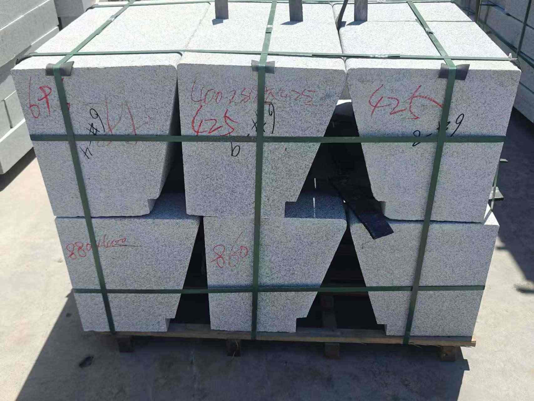 石家庄 芝麻白异形坐凳，石凳