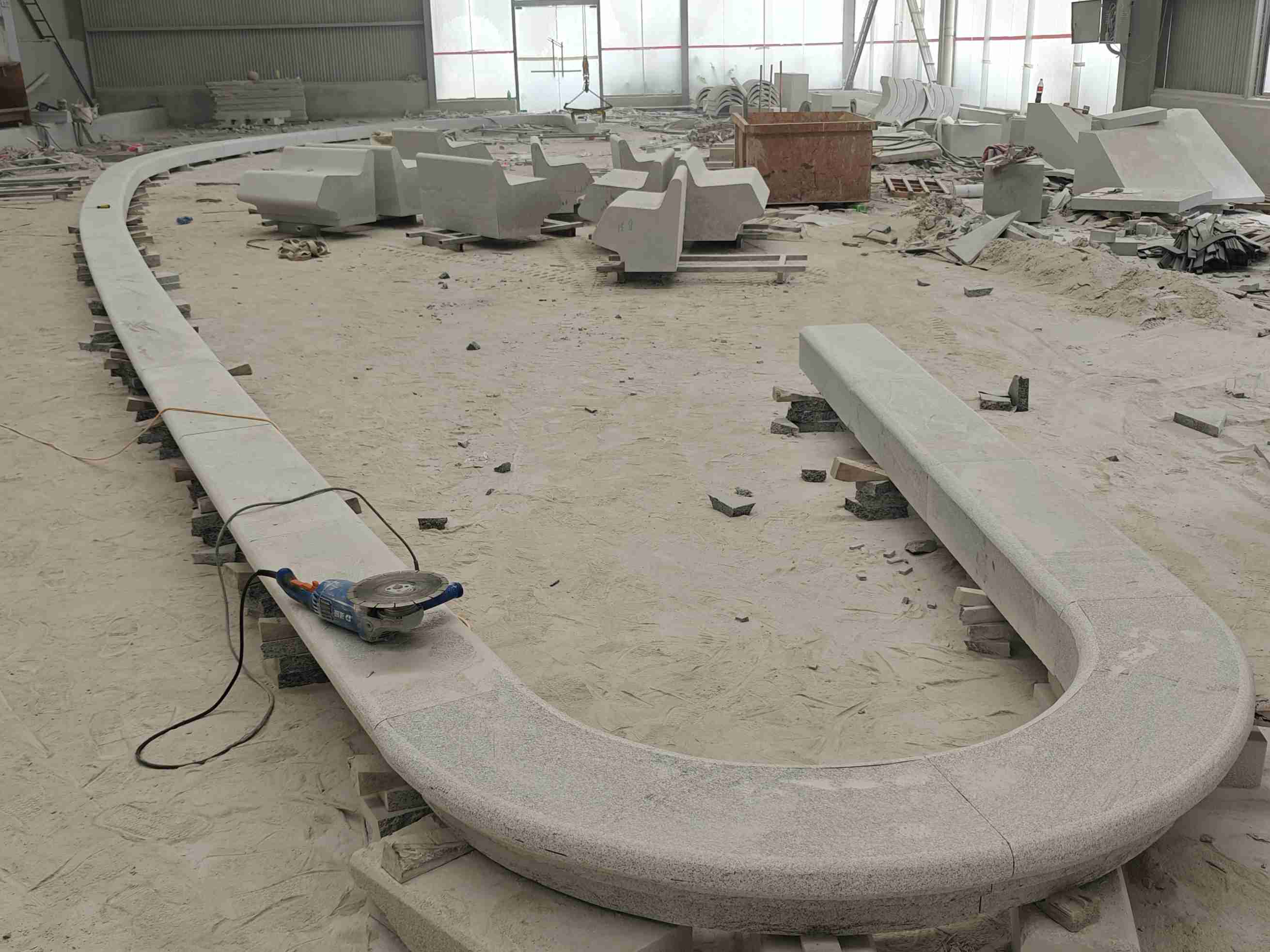 石家庄 芝麻白花岗岩弧形花坛石，坐凳石