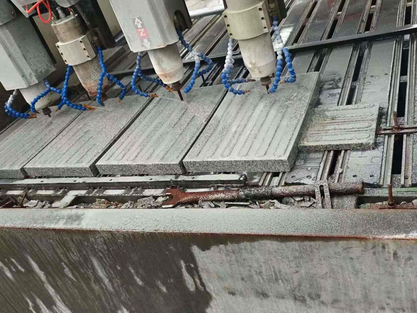 石家庄 芝麻白花岗岩荔枝面盲道雕刻