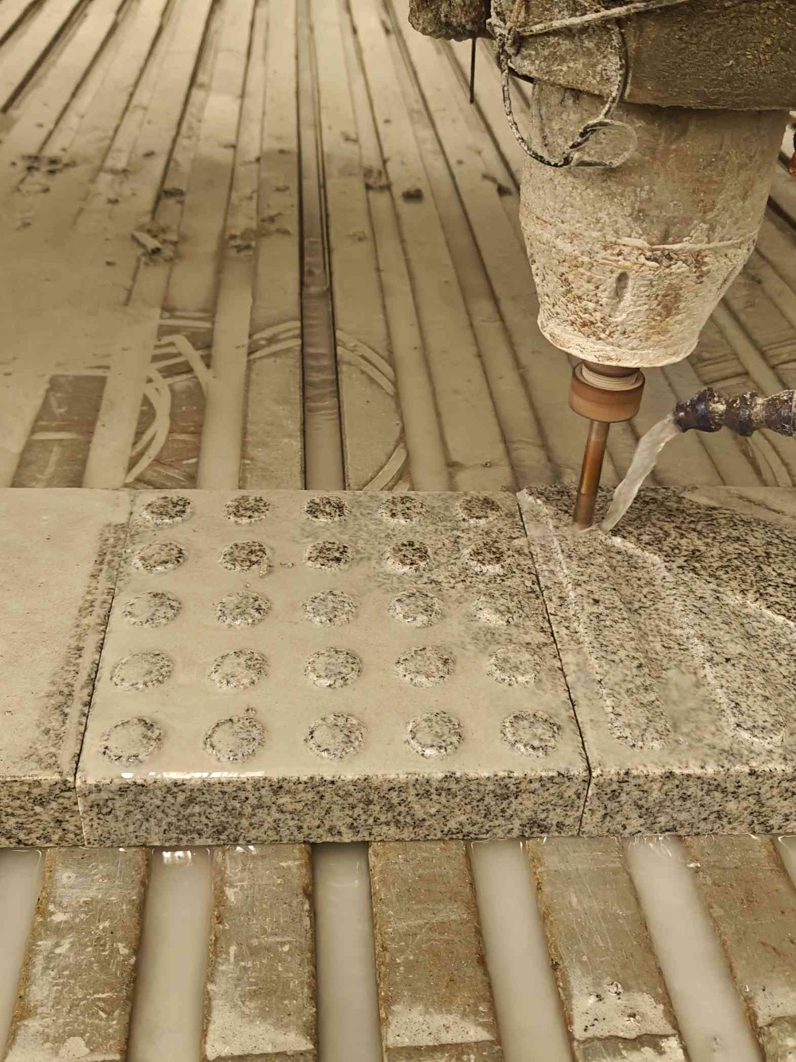 石家庄 芝麻白花岗岩石材盲人石、盲道石、盲点石