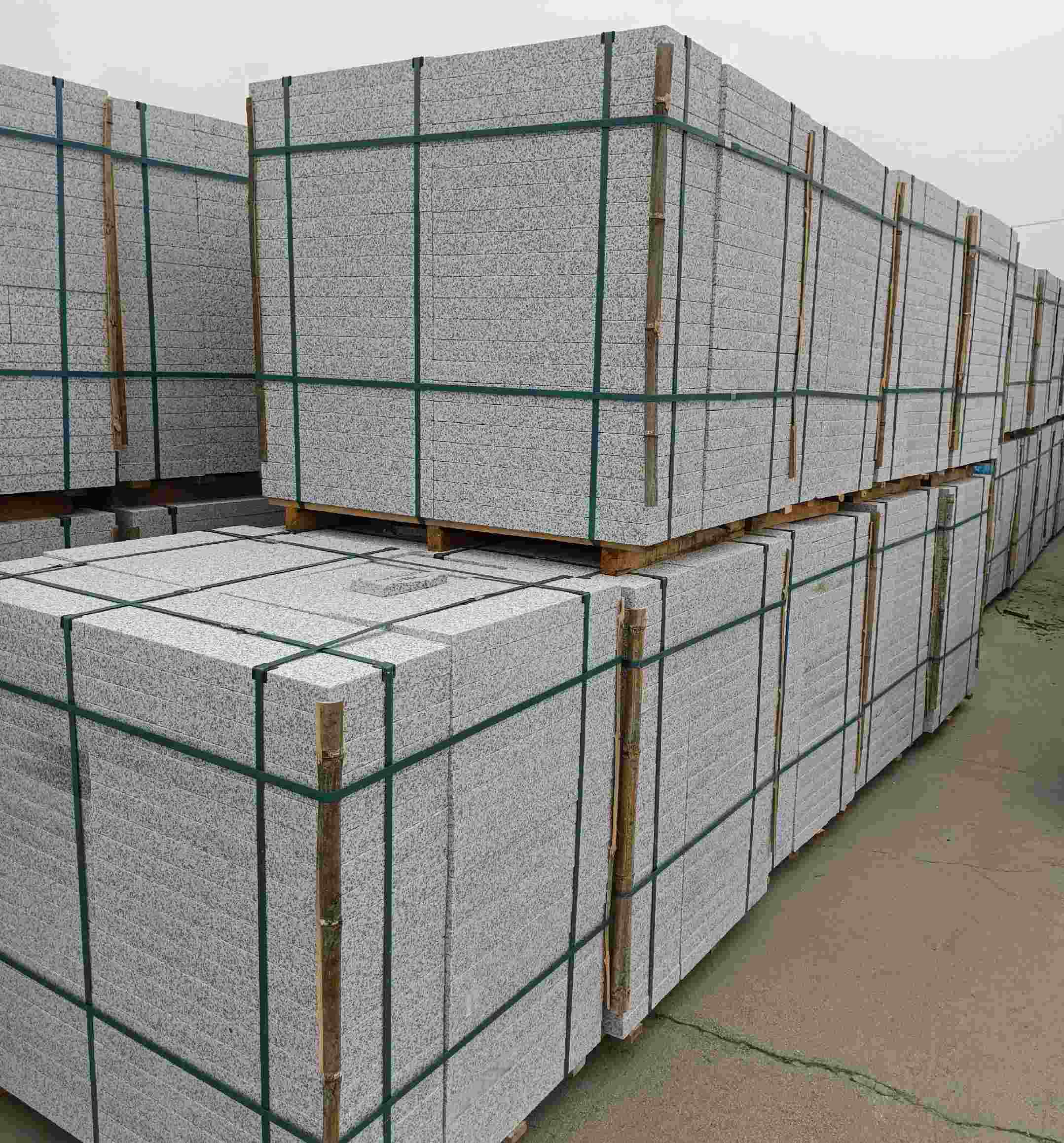 石家庄 白麻花岗岩石材荔枝面地铺石（300*600*50）