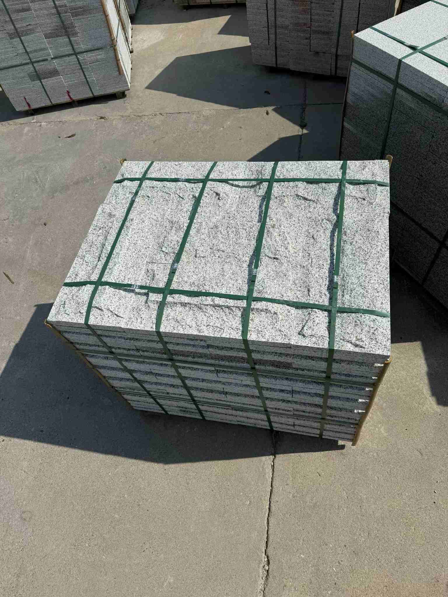 石家庄 白麻花岗岩石材自然面蘑菇石成品