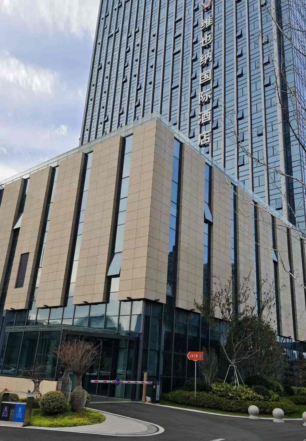 石家庄 黄金麻花岗岩外墙干挂