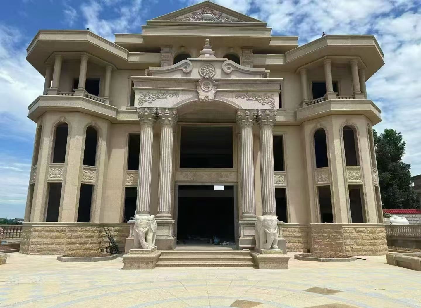 石家庄 黄金麻别墅外墙干挂，大柱，大象，蘑菇石，雕花板