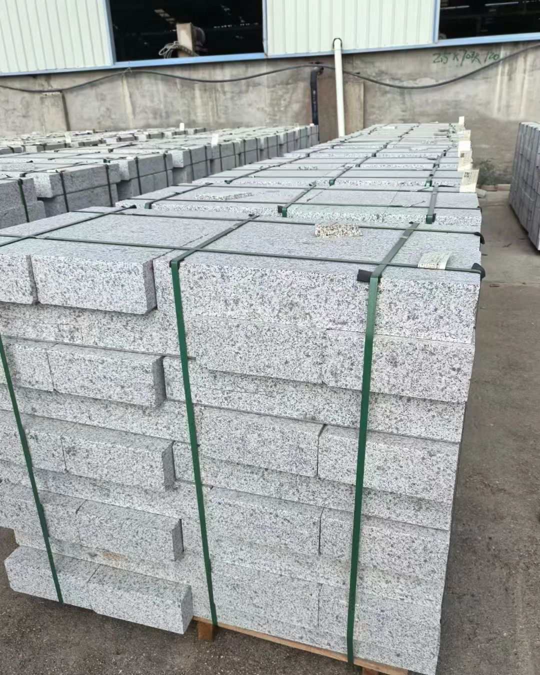 石家庄 白麻花岗岩路沿石，弧形路沿石，道牙石，马路牙子，界石，路缘石，平沿石，直岩石，平缘石等