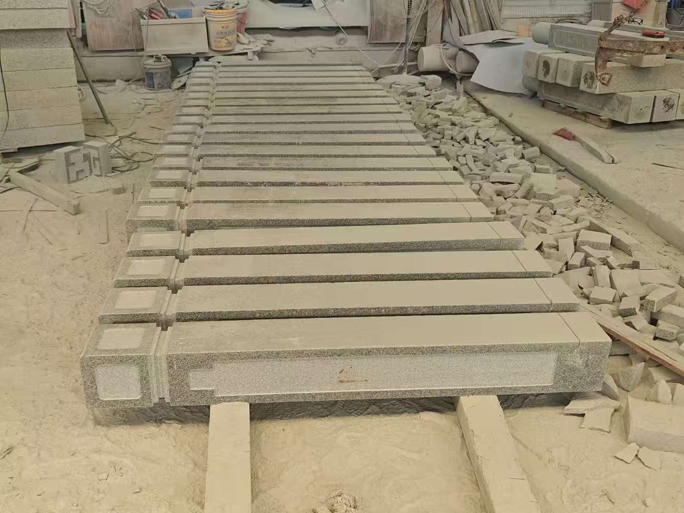 石家庄 芝麻白异形加工雕刻-栏杆大柱，方柱