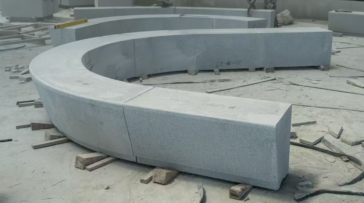 石家庄 芝麻白花岗岩光面弧形坐凳