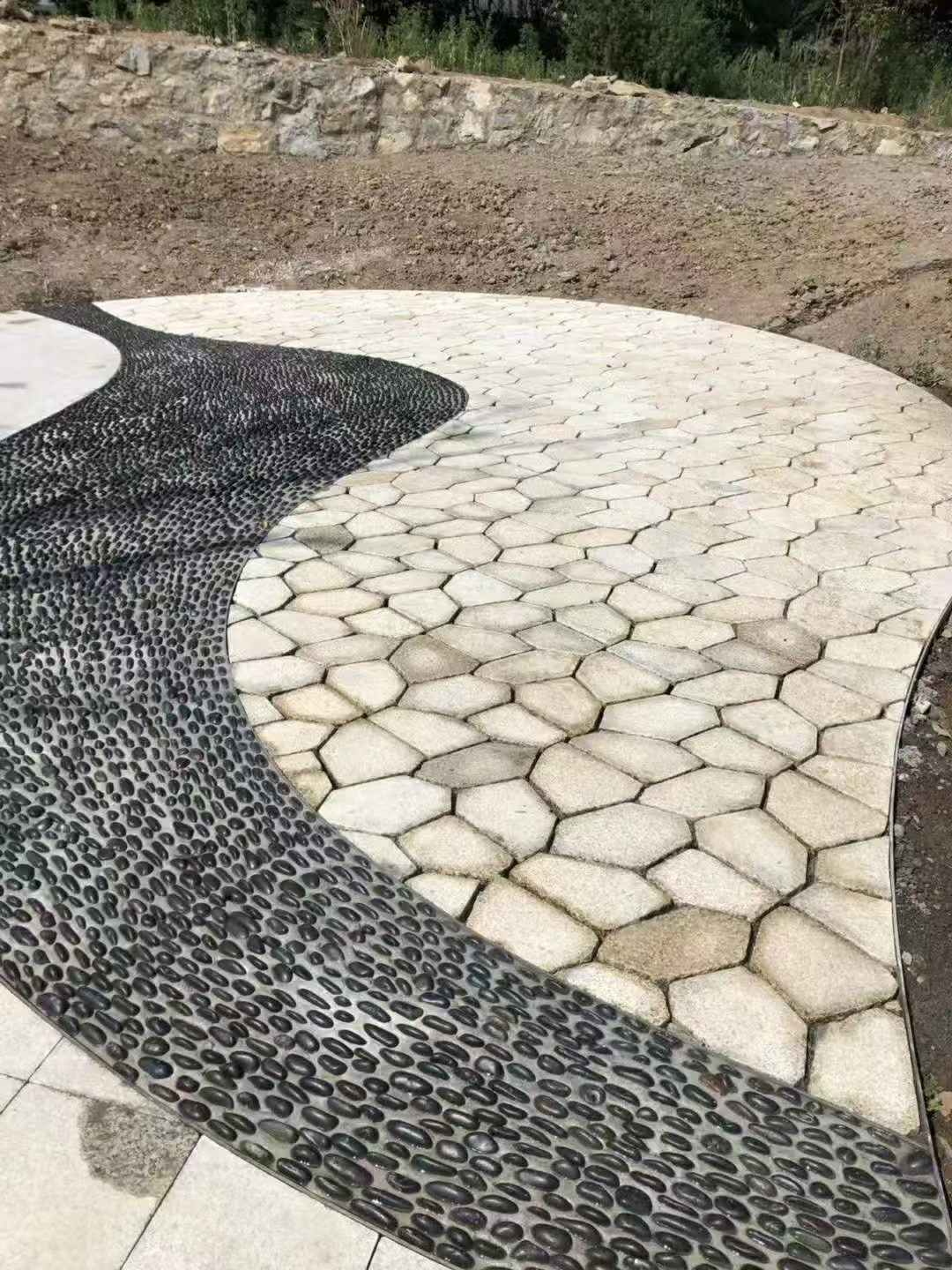 石家庄 黄金麻冰裂纹地铺石工地铺装案例