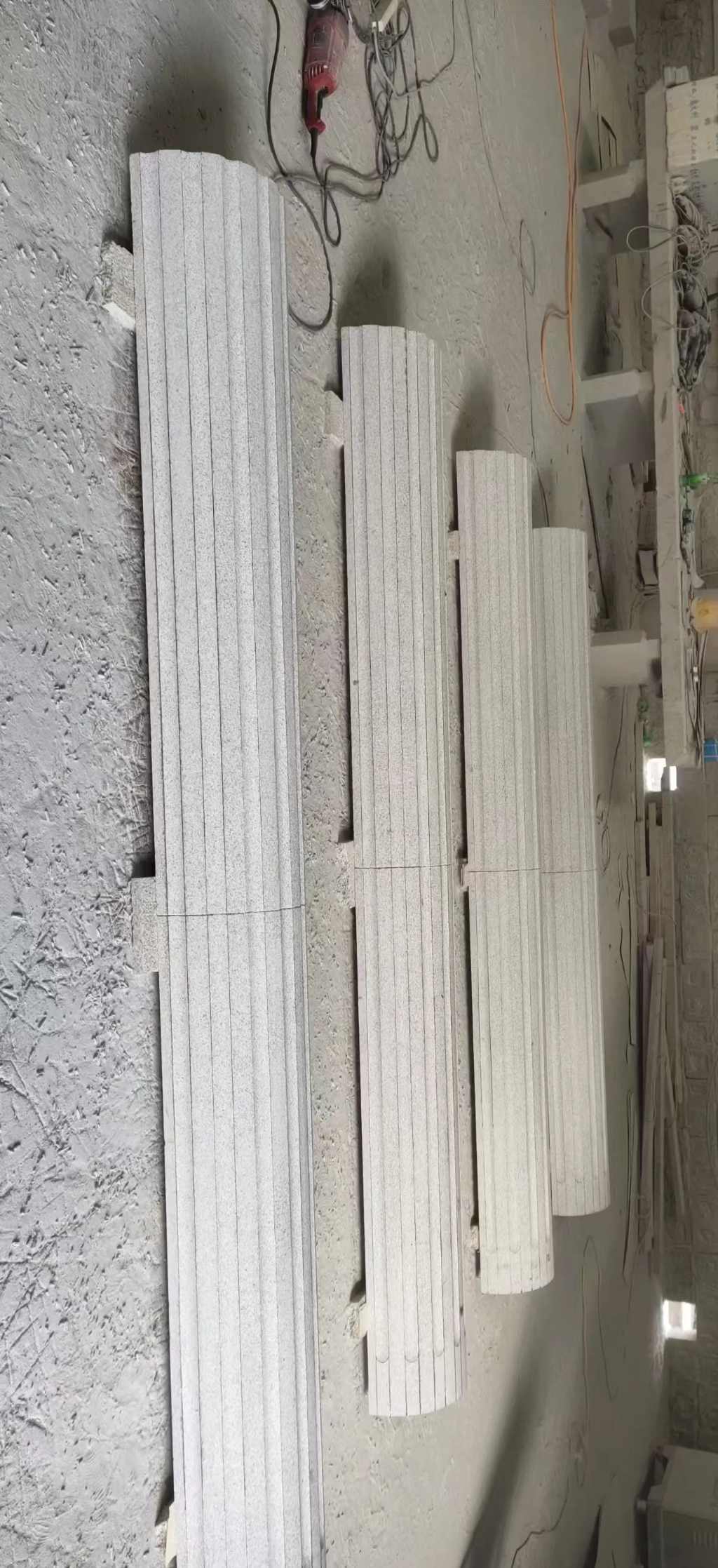 石家庄 花岗岩厂家带你看白麻花岗岩门楼大柱柱皮