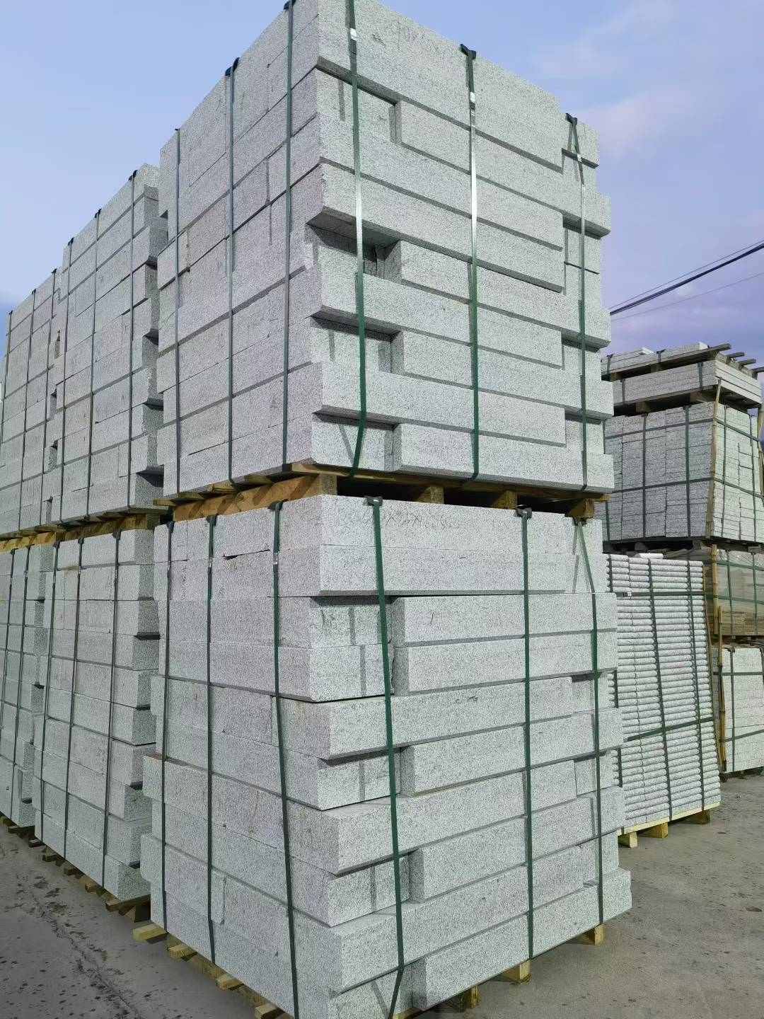 石家庄 芝麻白花岗岩路沿石，路缘石，路肩石，道牙，立缘石，马路牙子，街沿石，侧石等