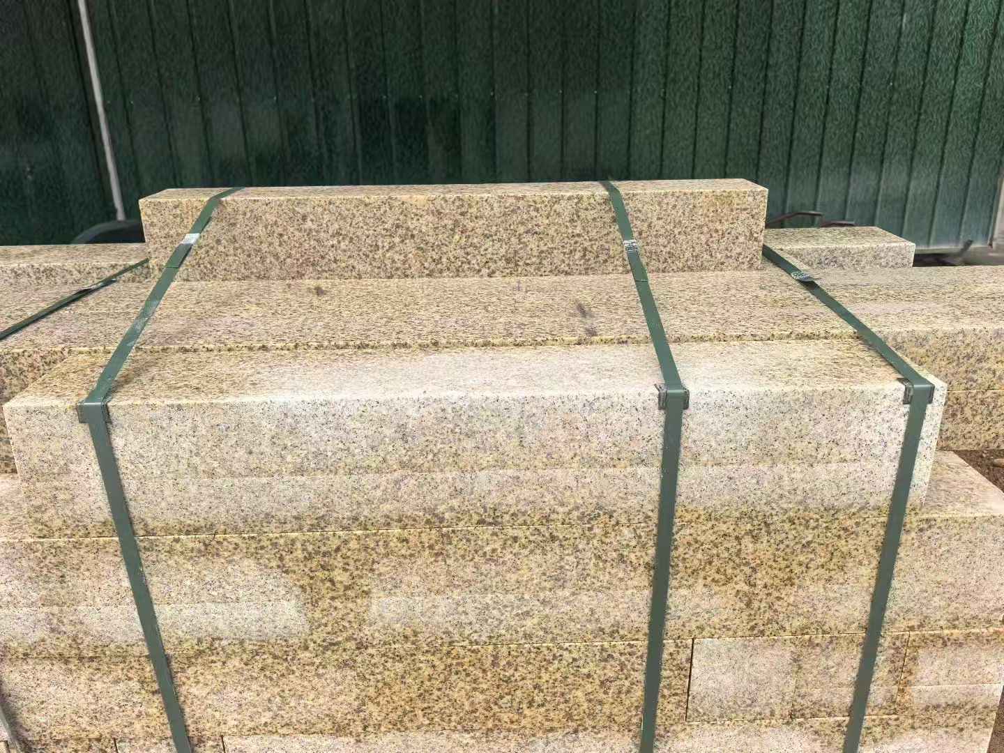 石家庄 黄金麻花岗岩石材机切面栏杆料半成品