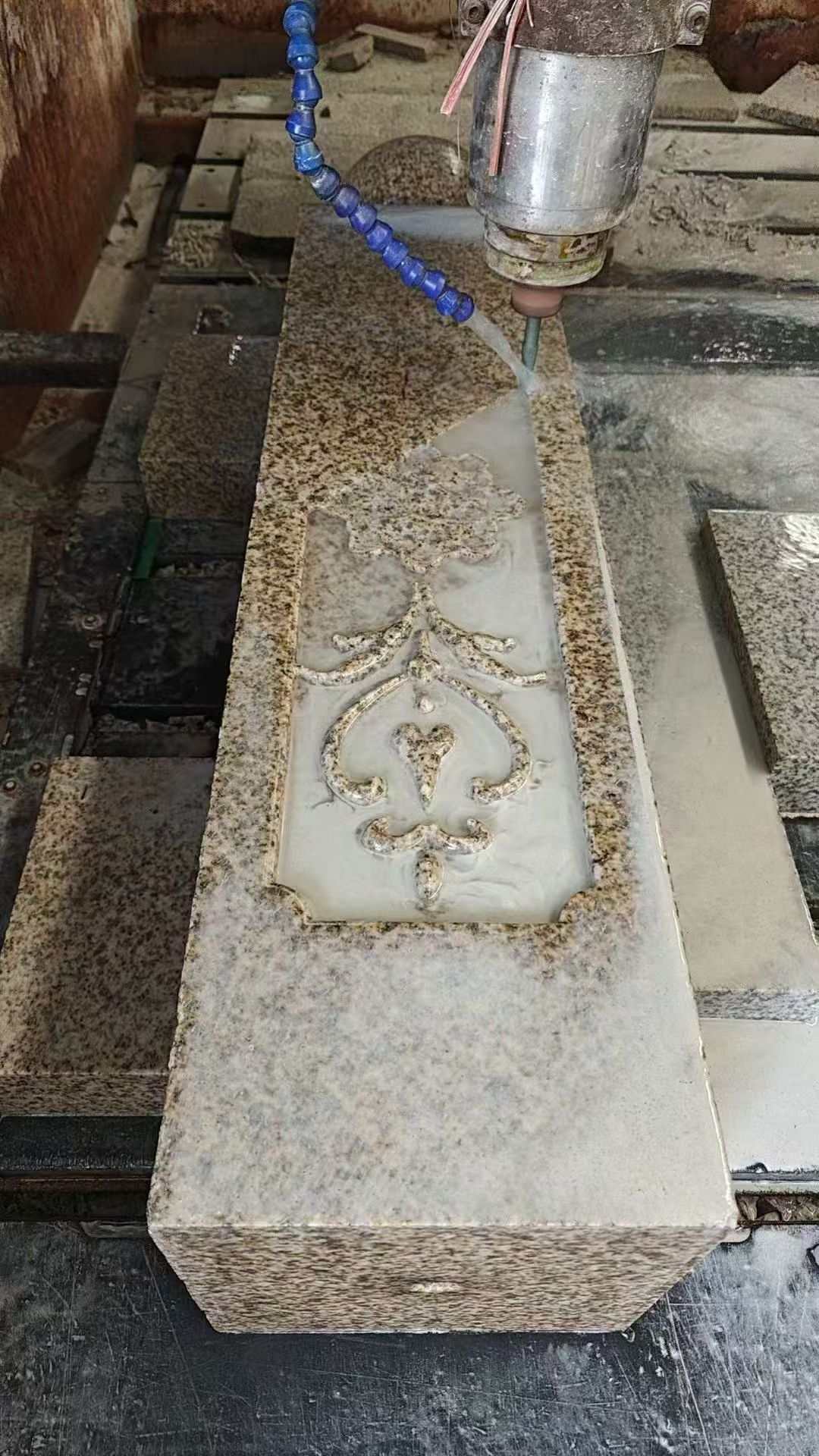 石家庄 黄金麻花岗岩异形加工雕刻栏杆大柱