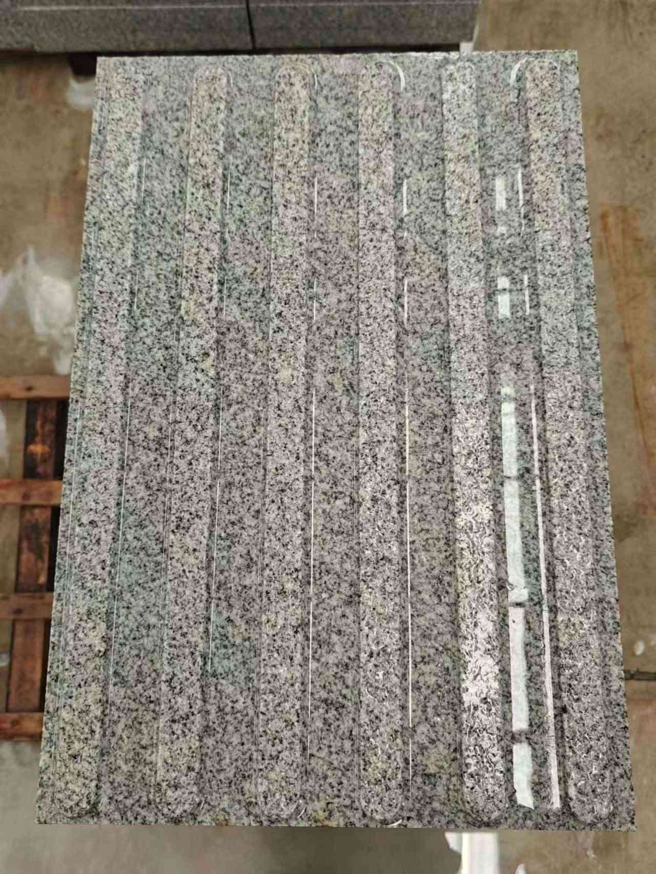 石家庄 芝麻白花岗岩荔枝面雕刻盲道，盲条