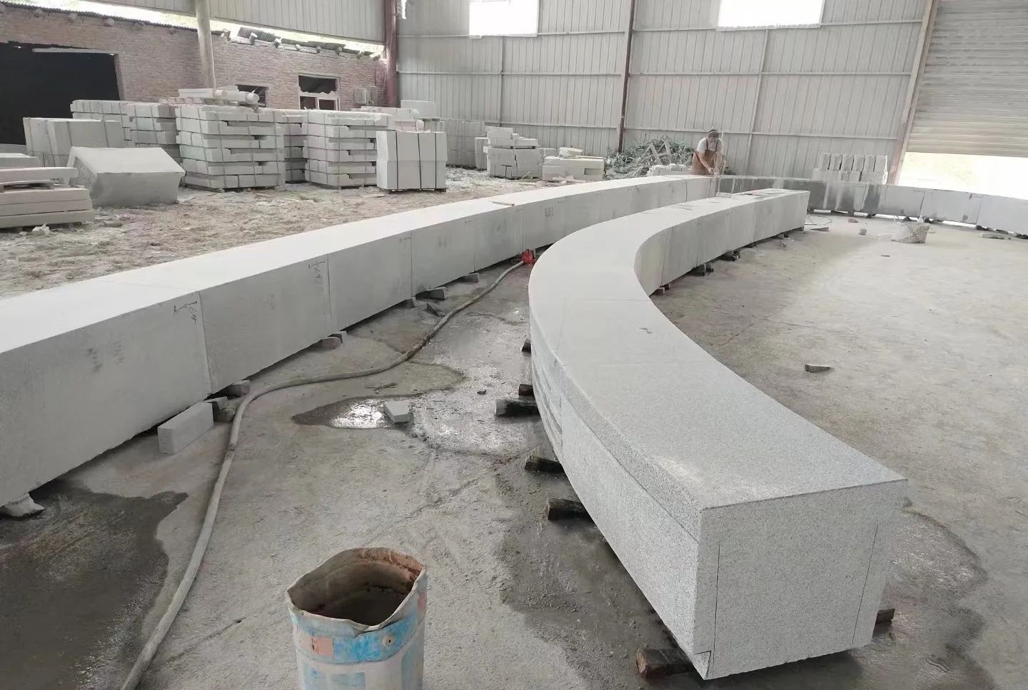 石家庄芝麻白花岗岩石板材 园林光面弧形坐凳